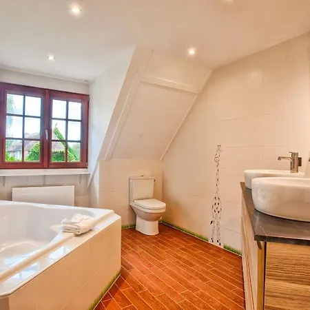 Vila Superbe Villa, 11 Chambres, Piscine, Calme Absolu *